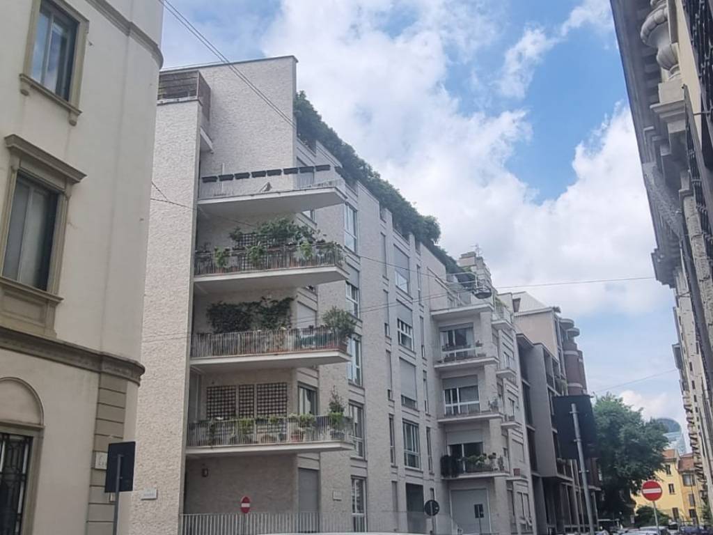 appartamento in vendita a Milano in zona Porta Nuova