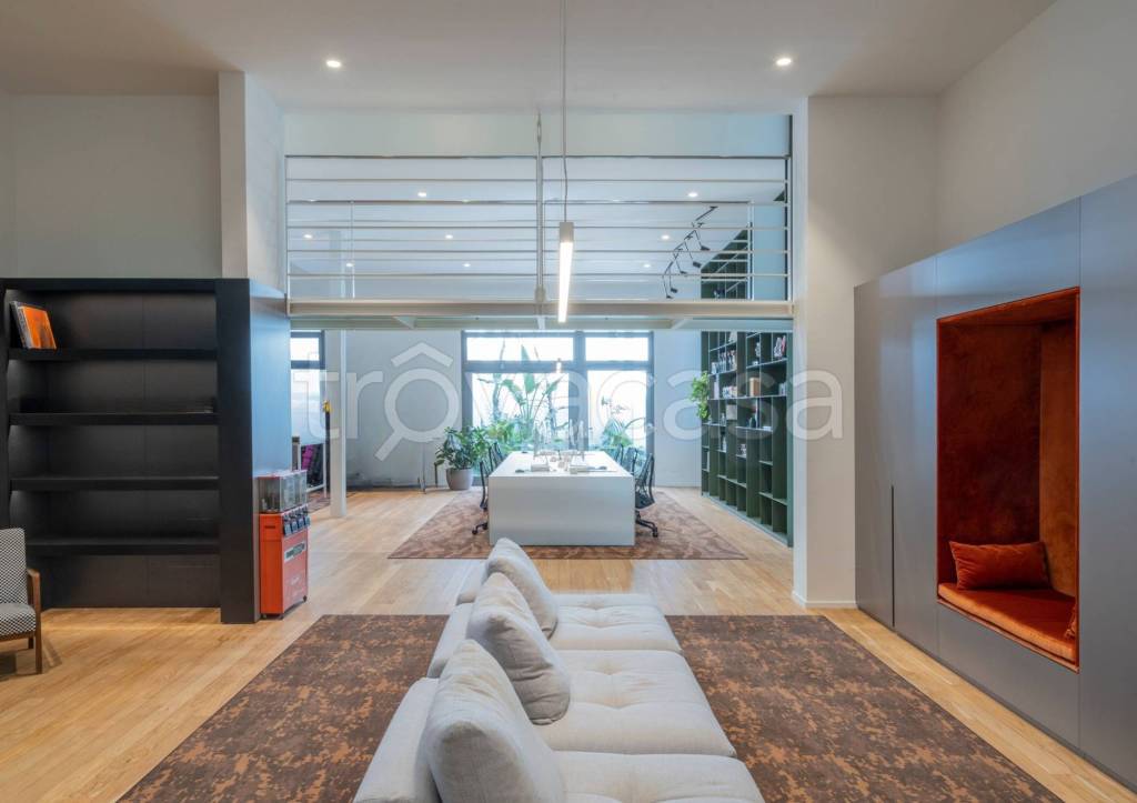 ufficio in vendita a Milano in zona Barona