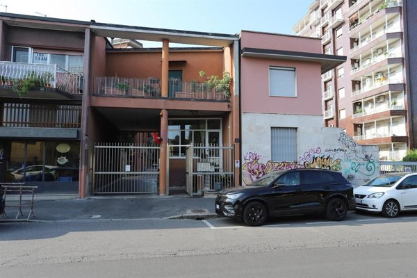 appartamento in vendita a Milano in zona Barona