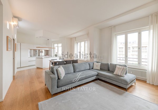 appartamento in vendita a Milano in zona Porta Nuova