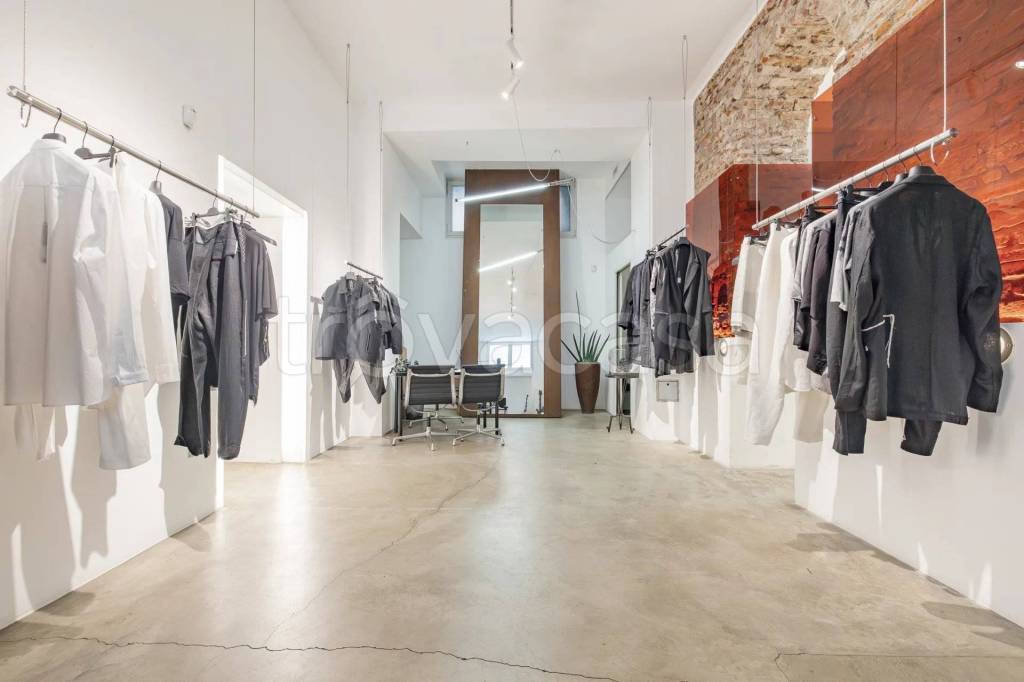 negozio in vendita a Milano in zona Isola