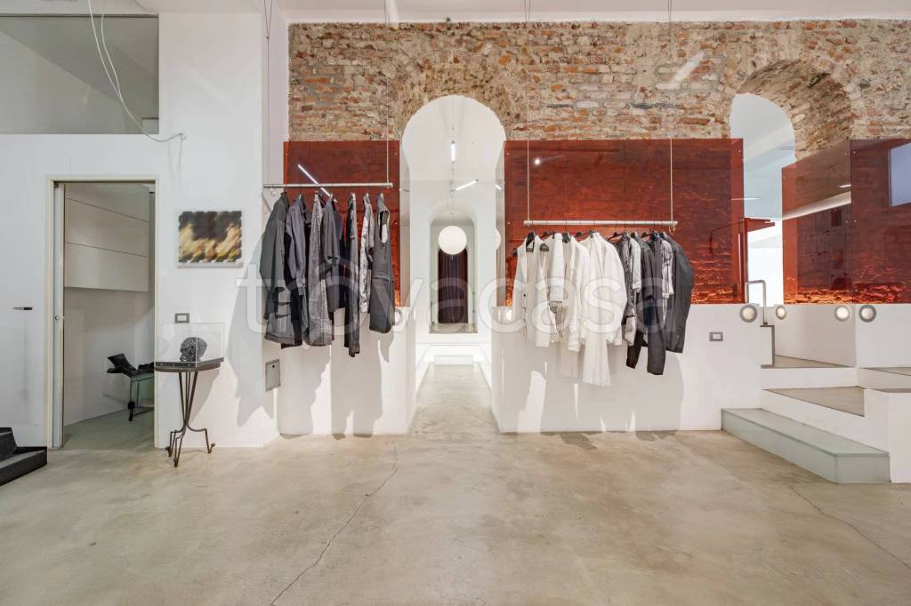 negozio in vendita a Milano in zona Isola