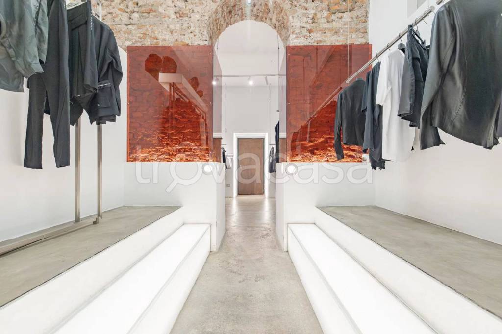 negozio in vendita a Milano in zona Isola