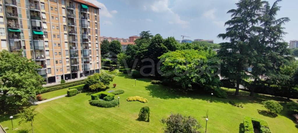 appartamento in vendita a Milano in zona Gallaratese