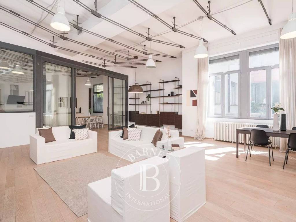 appartamento in vendita a Milano in zona Sant'Ambrogio