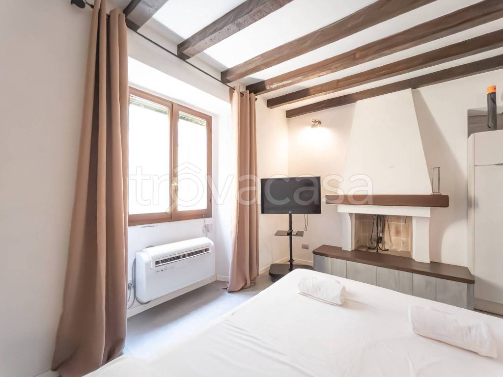 appartamento in vendita a Milano in zona Porta Genova