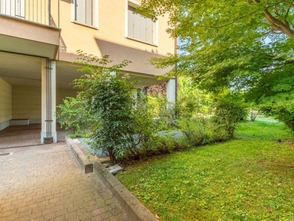 appartamento in vendita a Milano in zona Baggio