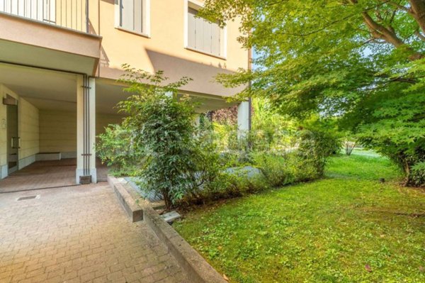 appartamento in vendita a Milano in zona Muggiano