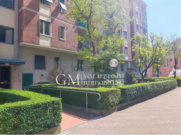 appartamento in vendita a Milano in zona Lorenteggio