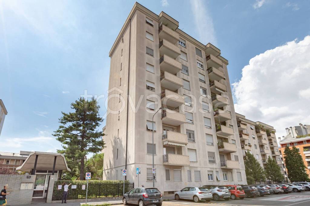 appartamento in vendita a Milano in zona Vigentino