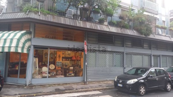 negozio in vendita a Milano in zona Affori