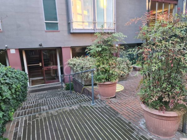 locale commerciale in vendita a Milano in zona Città Studi