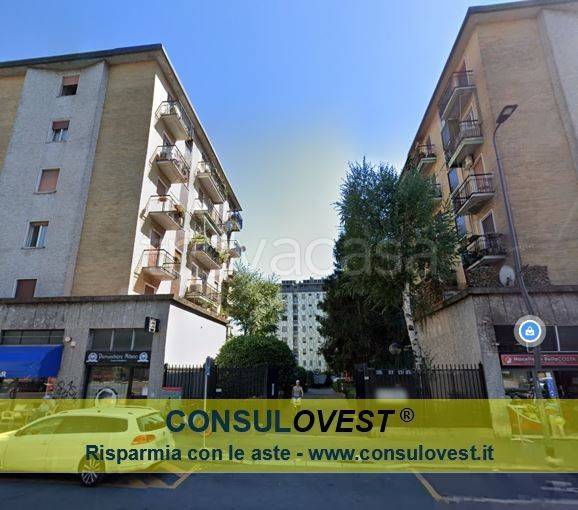 negozio in vendita a Milano in zona Corvetto