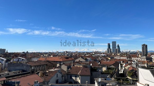appartamento in vendita a Milano in zona Cadorna