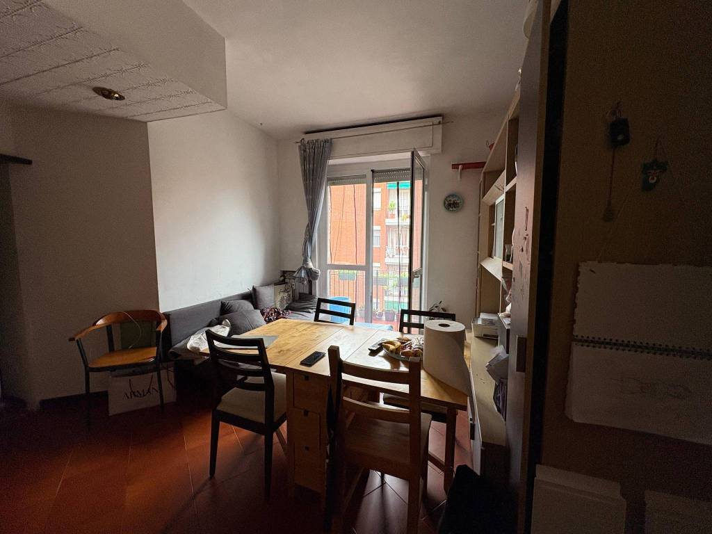 appartamento in vendita a Milano in zona Adriano