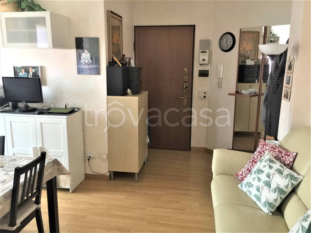 appartamento in vendita a Milano in zona Cascina dei Pomi