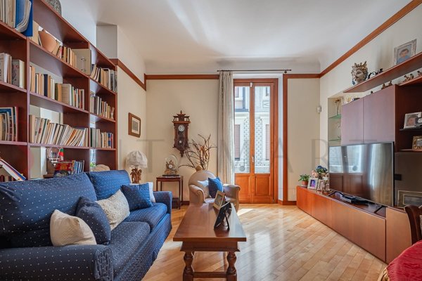 appartamento in vendita a Milano in zona Guastalla