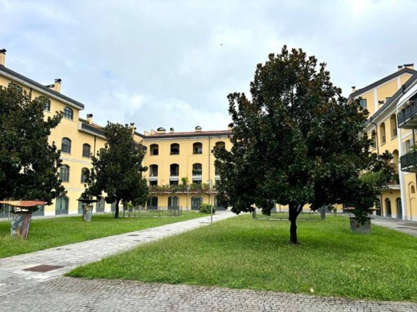appartamento in vendita a Milano in zona Famagosta