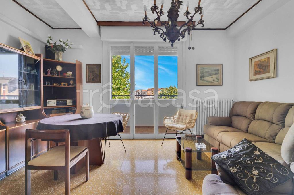 appartamento in vendita a Milano in zona Famagosta