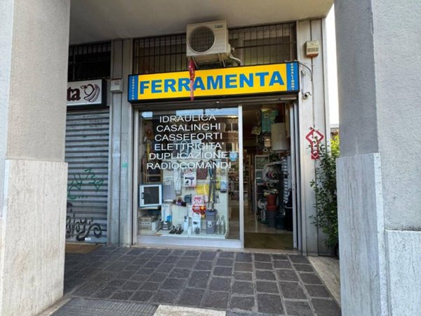 negozio in vendita a Milano in zona Vigentino