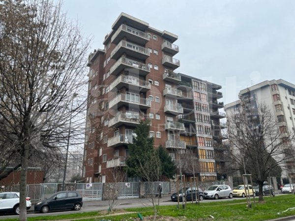 appartamento in vendita a Milano in zona Lorenteggio