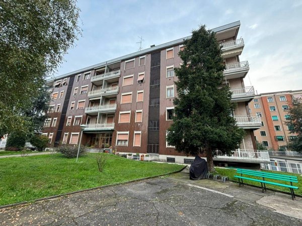 appartamento in vendita a Milano in zona Baggio