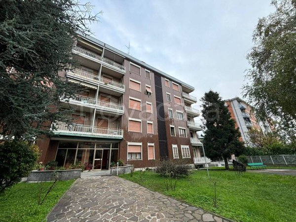 appartamento in vendita a Milano in zona Baggio