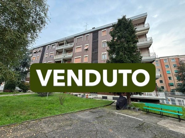 appartamento in vendita a Milano in zona Baggio