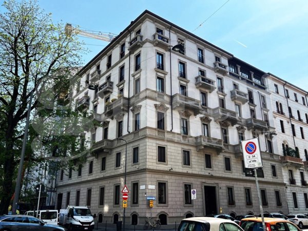 appartamento in vendita a Milano in zona Cadorna