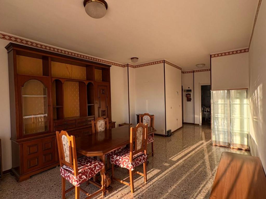 appartamento in vendita a Milano in zona Famagosta