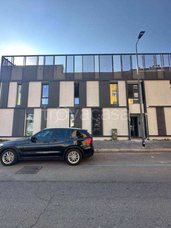 appartamento in vendita a Milano in zona Cascina dei Pomi
