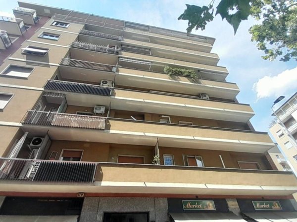 appartamento in vendita a Milano in zona Barona