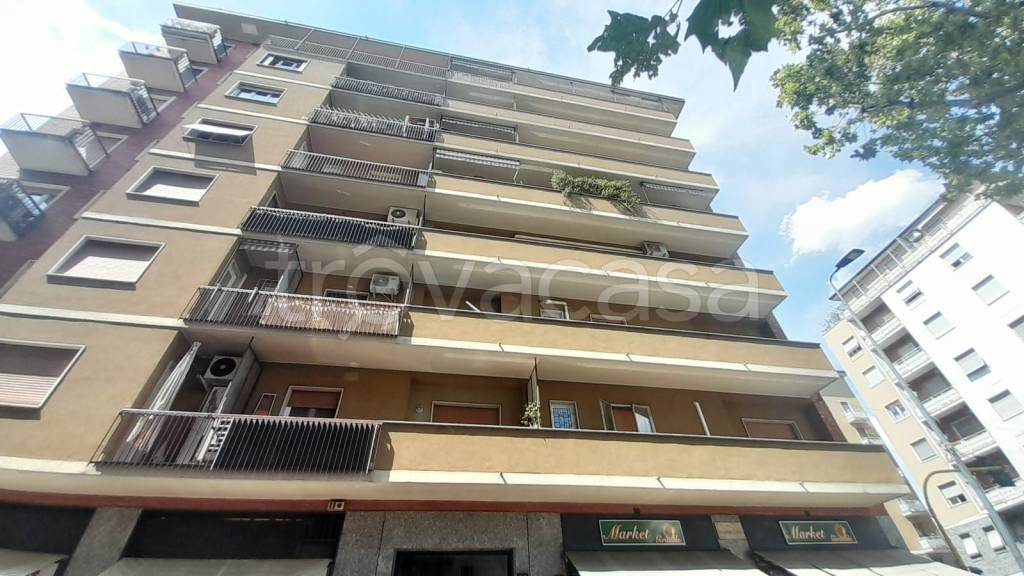 appartamento in vendita a Milano in zona Lorenteggio