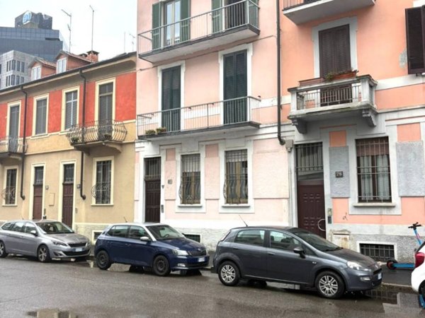appartamento in vendita a Milano in zona Famagosta