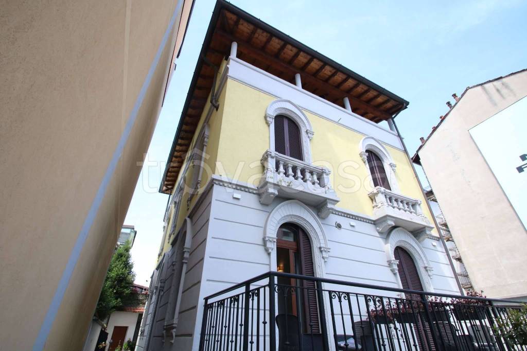 intera palazzina in vendita a Milano in zona Centro Storico