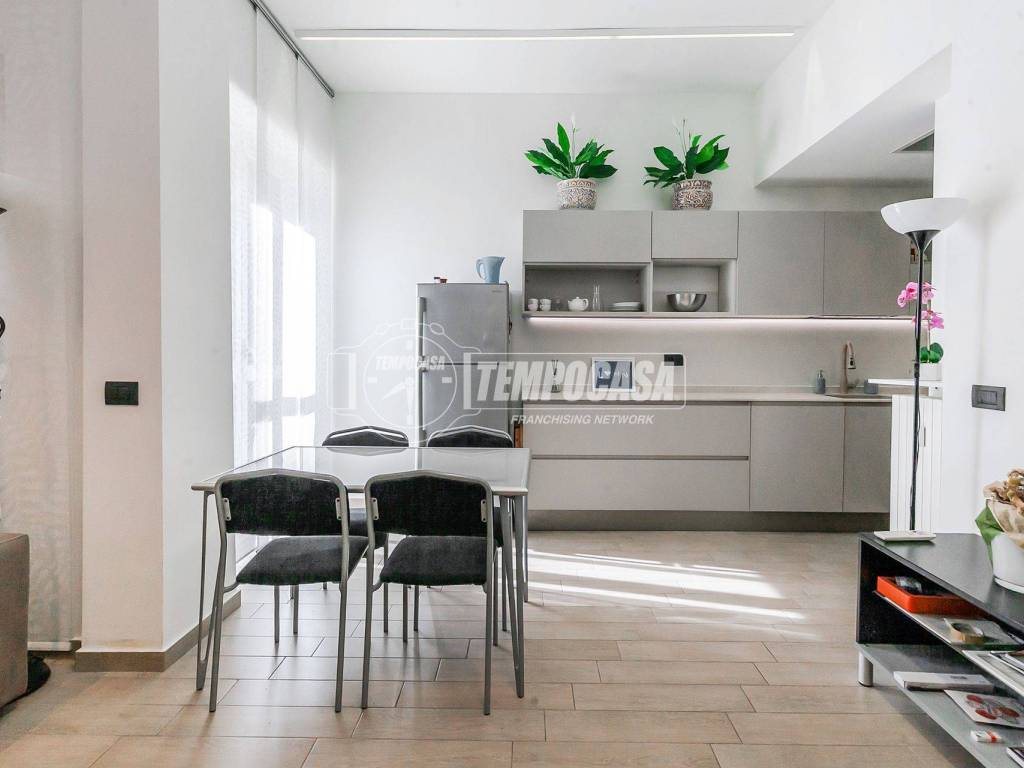 appartamento in vendita a Milano in zona Solari