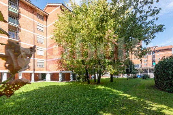 appartamento in vendita a Milano in zona Famagosta