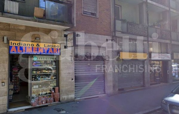 negozio in vendita a Milano in zona Lorenteggio