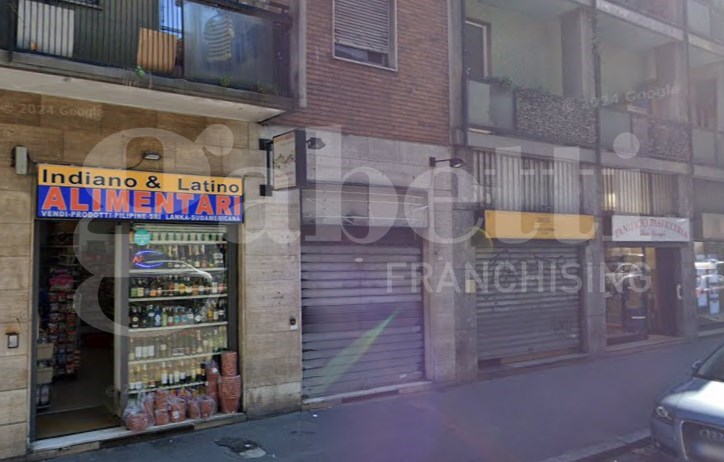 negozio in vendita a Milano in zona Lorenteggio