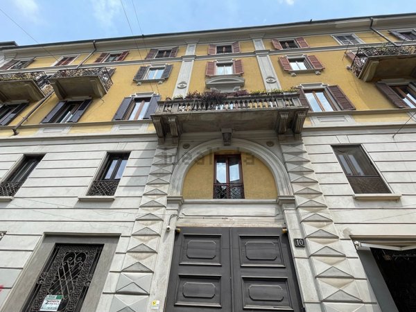 appartamento in vendita a Milano in zona Porta Genova