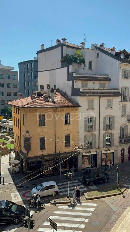 appartamento in vendita a Milano in zona Cadorna