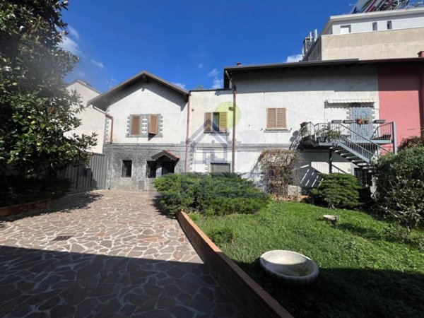 casa indipendente in vendita a Milano in zona Affori