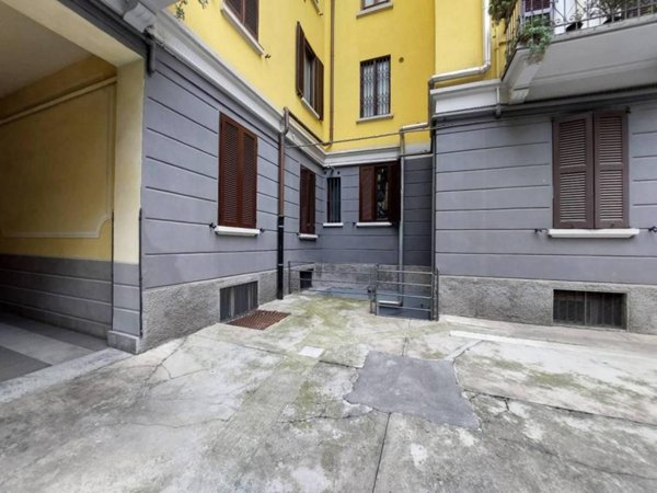 locale commerciale in vendita a Milano in zona XXII Marzo