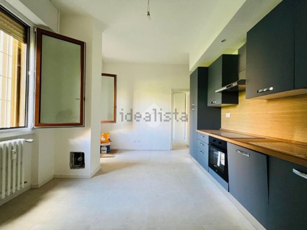 appartamento in vendita a Milano in zona Famagosta