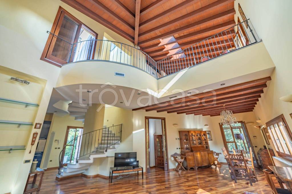 casa indipendente in vendita a Milano in zona Barona
