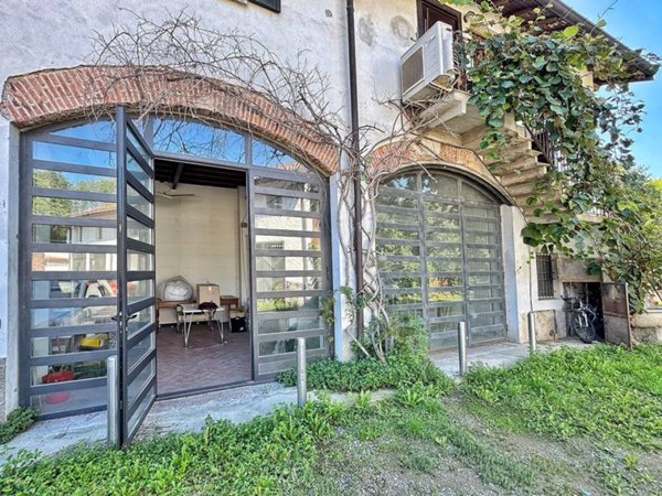 appartamento in vendita a Milano in zona Barona