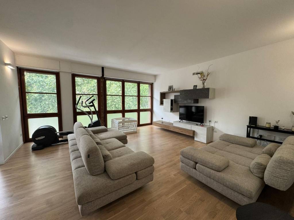 appartamento in vendita a Milano in zona Centro Direzionale
