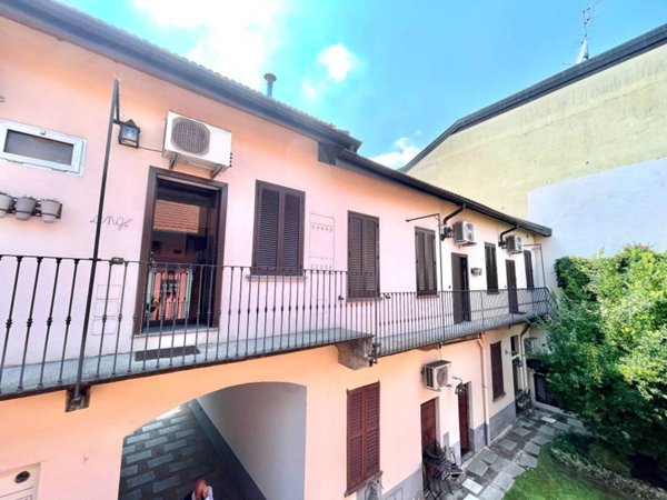 appartamento in vendita a Milano in zona Baggio