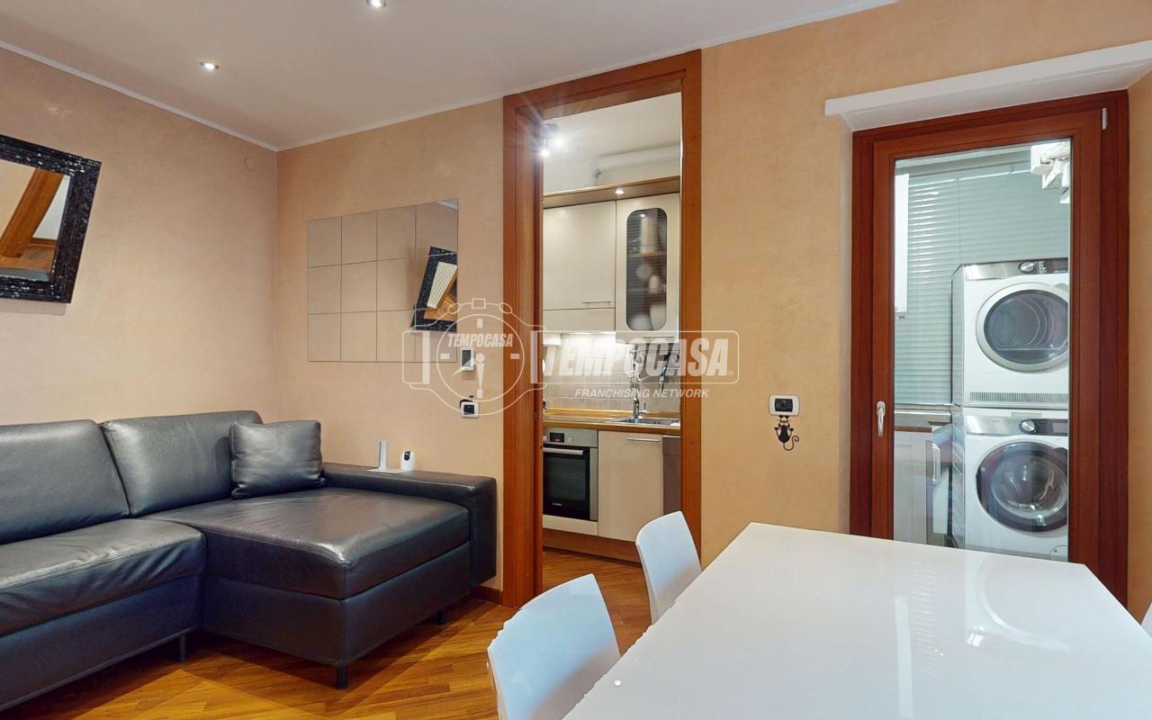 appartamento in vendita a Milano in zona Cagnola