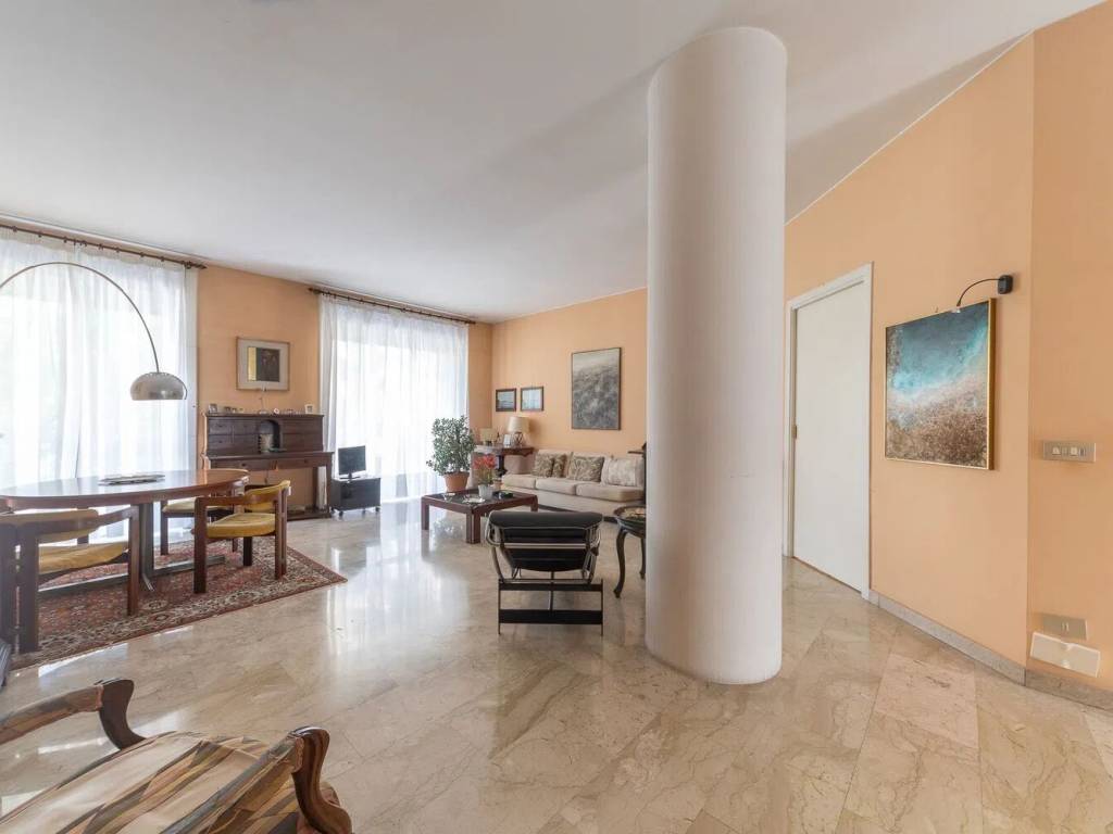 appartamento in vendita a Milano in zona Città Studi